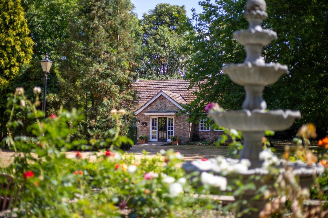 Woodland Manor Hotel Bedford Kültér fotó